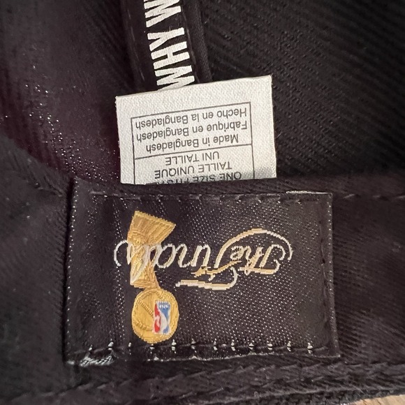 New Era Cleveland Cavaliers 2016 NBA Champs Hat Black Snapback Cap - Picture 3 of 4